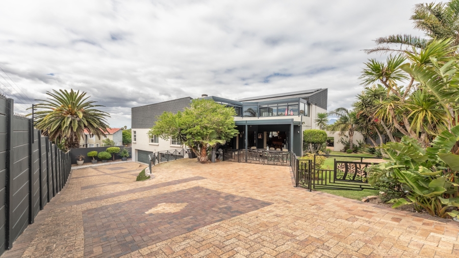 5 Bedroom Property for Sale in Flamingo Vlei Western Cape